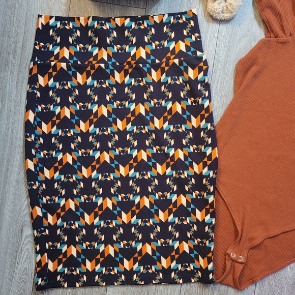 Geometric skirt - Picture 10 of 10